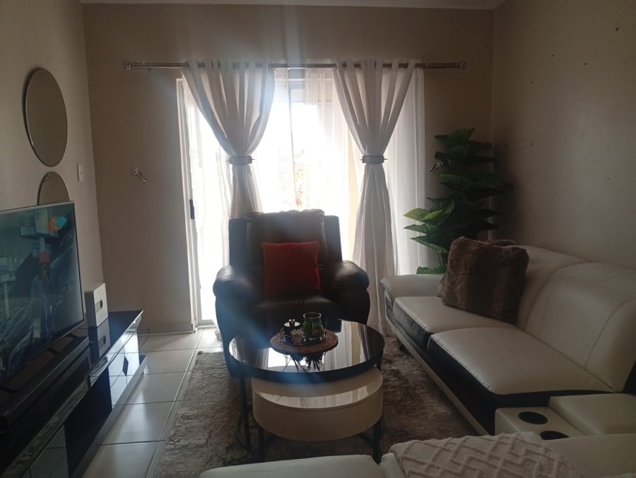 2 Bedroom Property for Sale in Waterval East North West